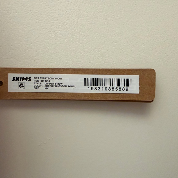 NEW WITH TAGS SKIMS Fits Everybody Picot Push up Bra- color Cherry Blossom (32C) - Picture 5 of 5